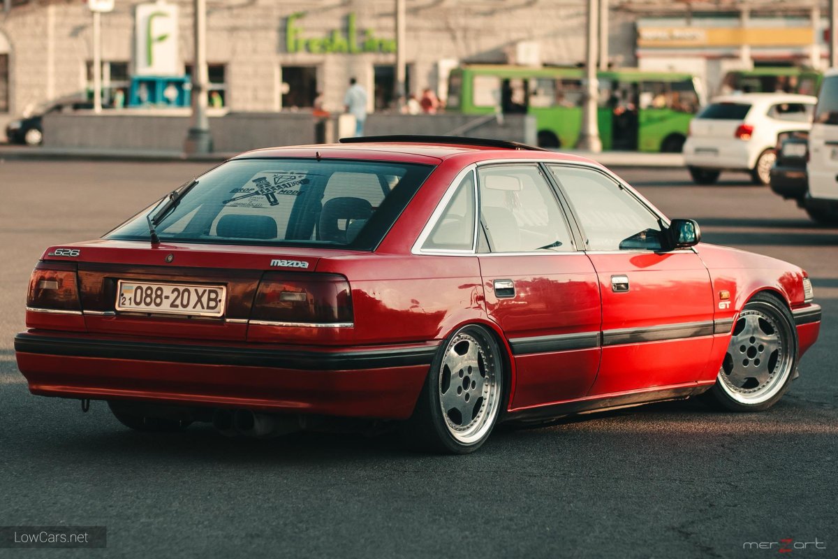 Mazda 626 GD stance