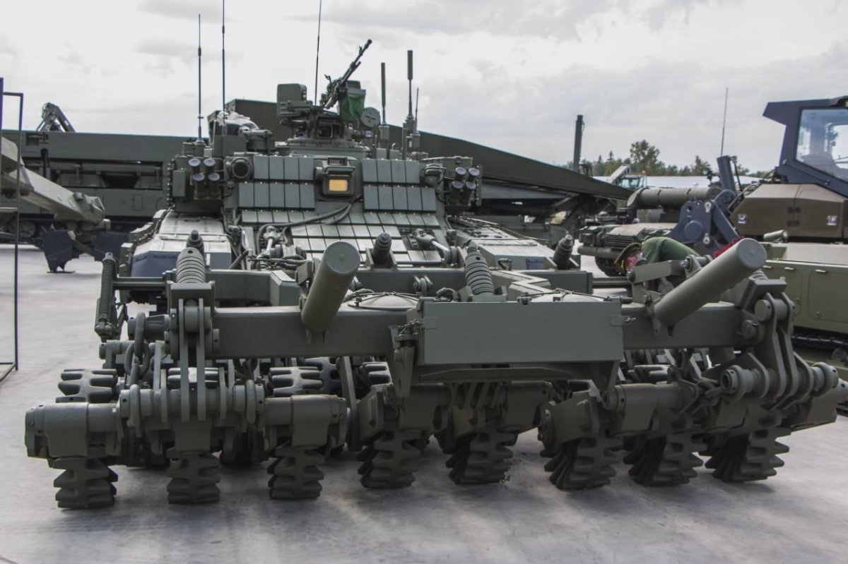 Бронированная машина разминирования БМР-3м