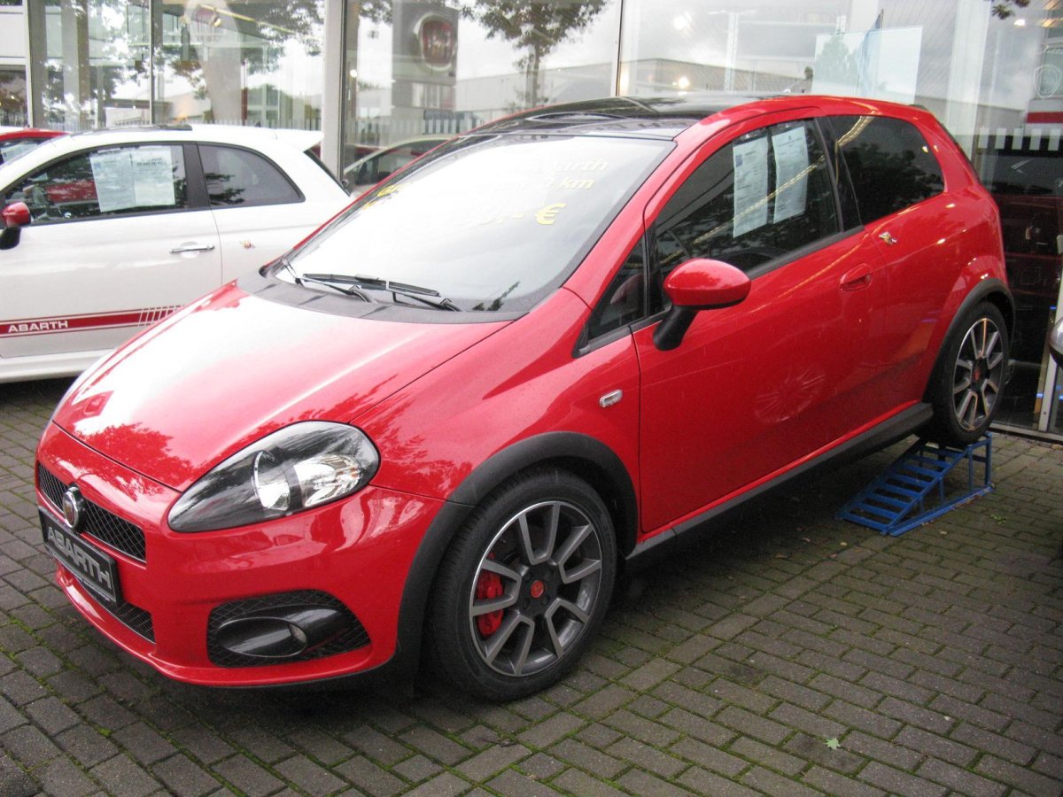Fiat grande punto яркий
