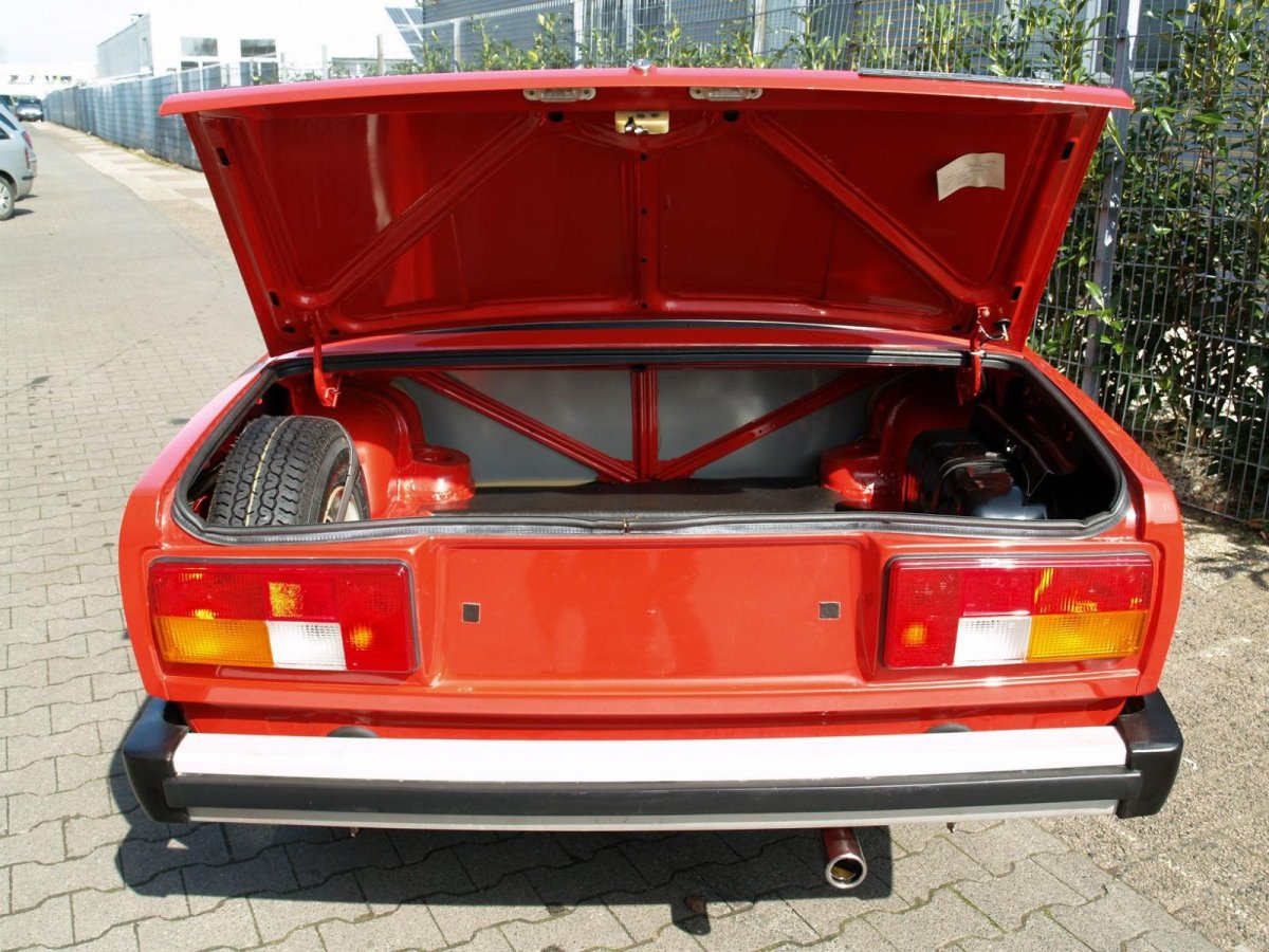 Открытый багажник ВАЗ 2105