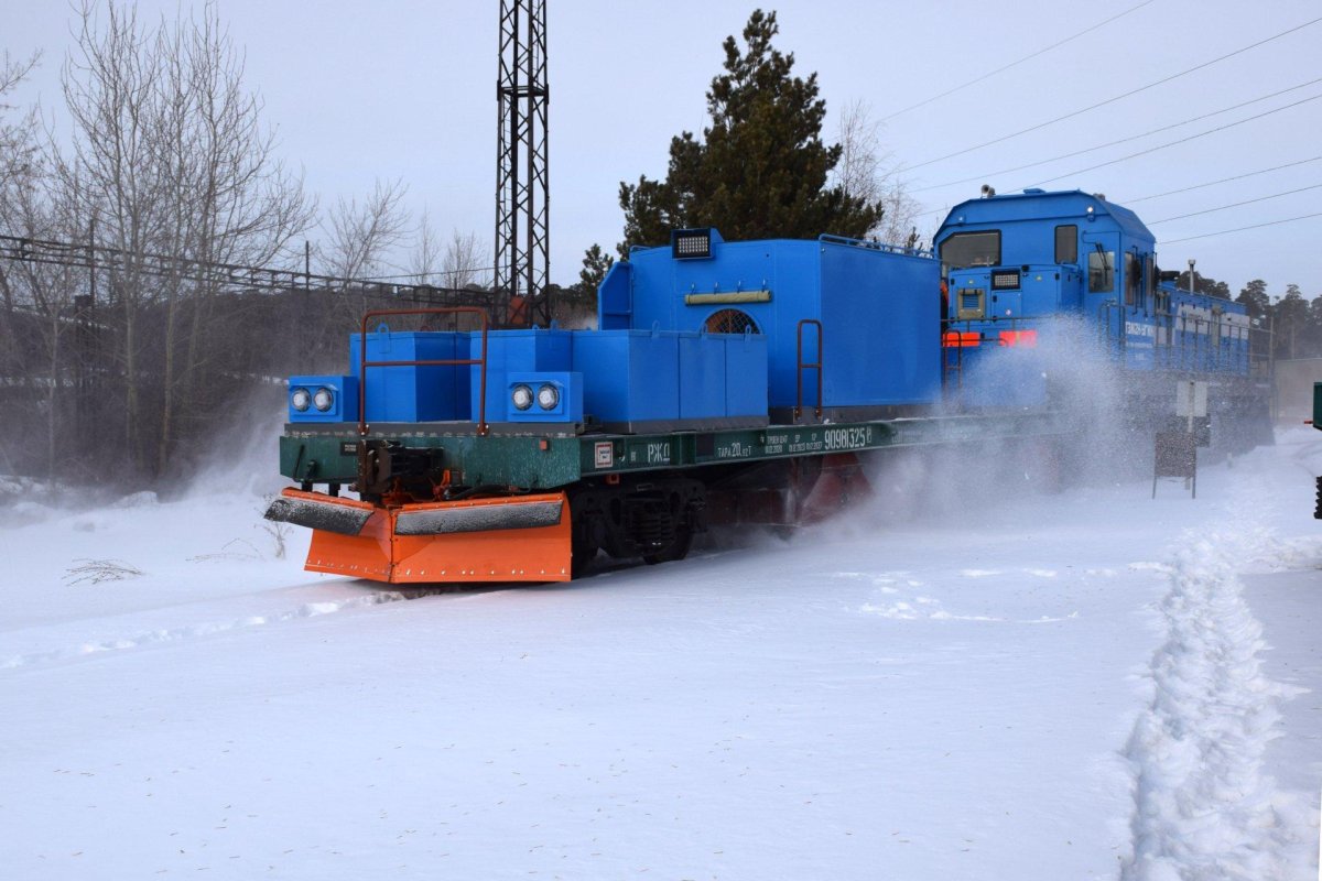 Железнодорожный снегоочиститель Буран
