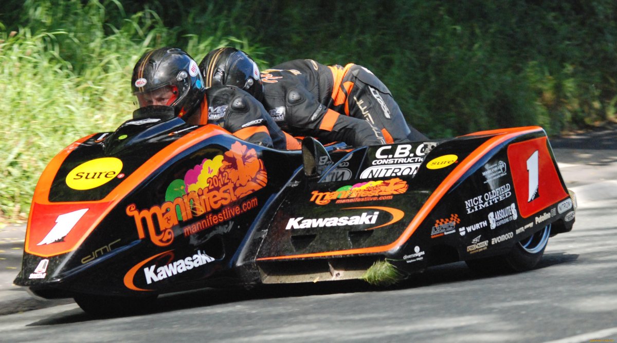 Гоночный мотоцикл с коляской