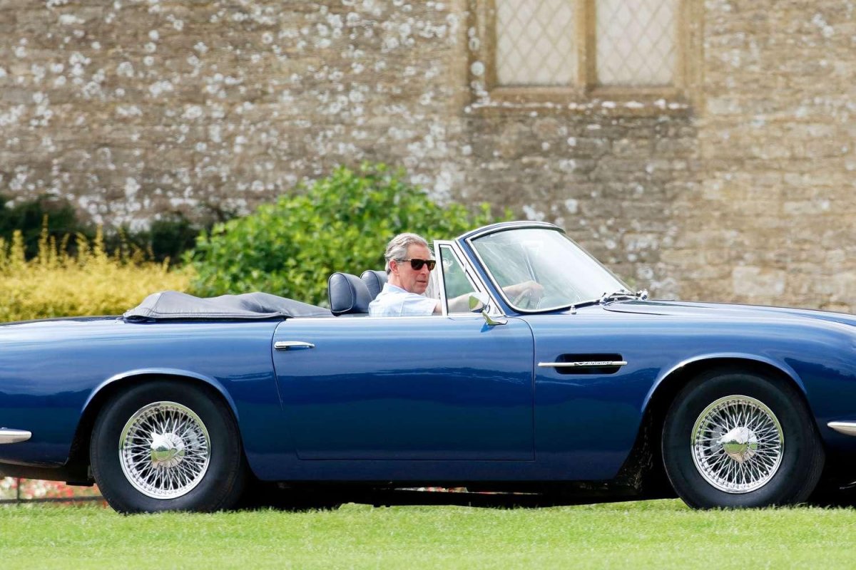 Aston Martin db6 volante