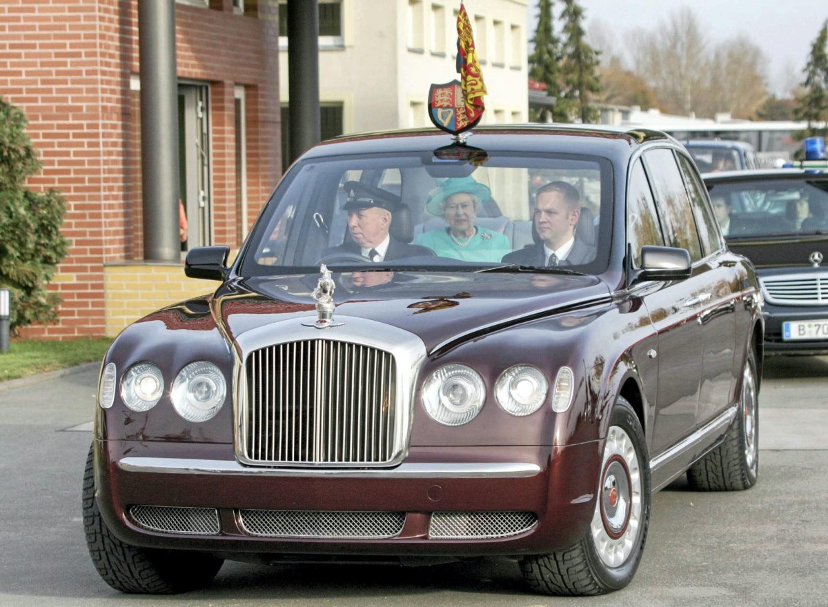 Bentley State Limousine Елизаветы II