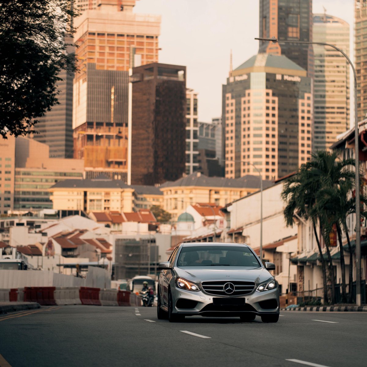 Автомобиль в городе