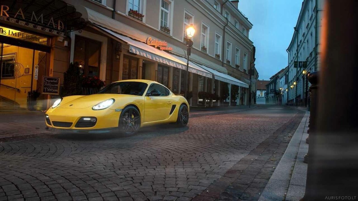 Автомобиль на улице