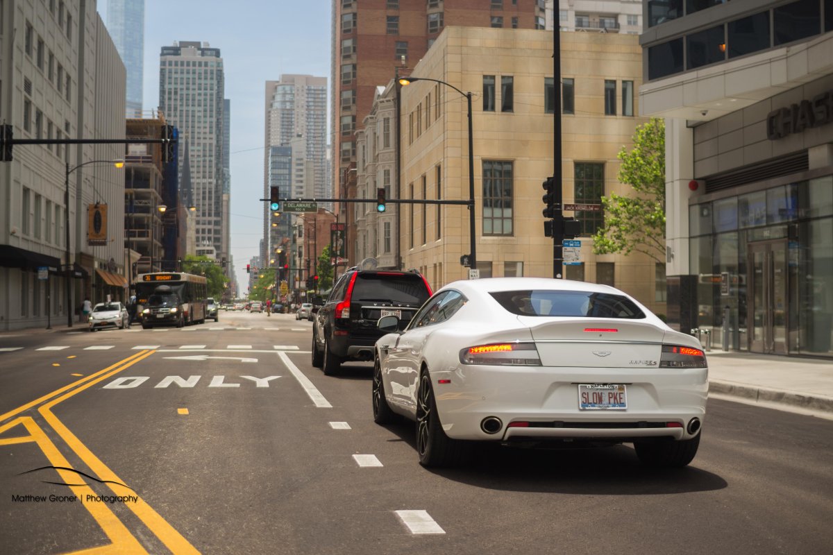 Автомобиль на улице