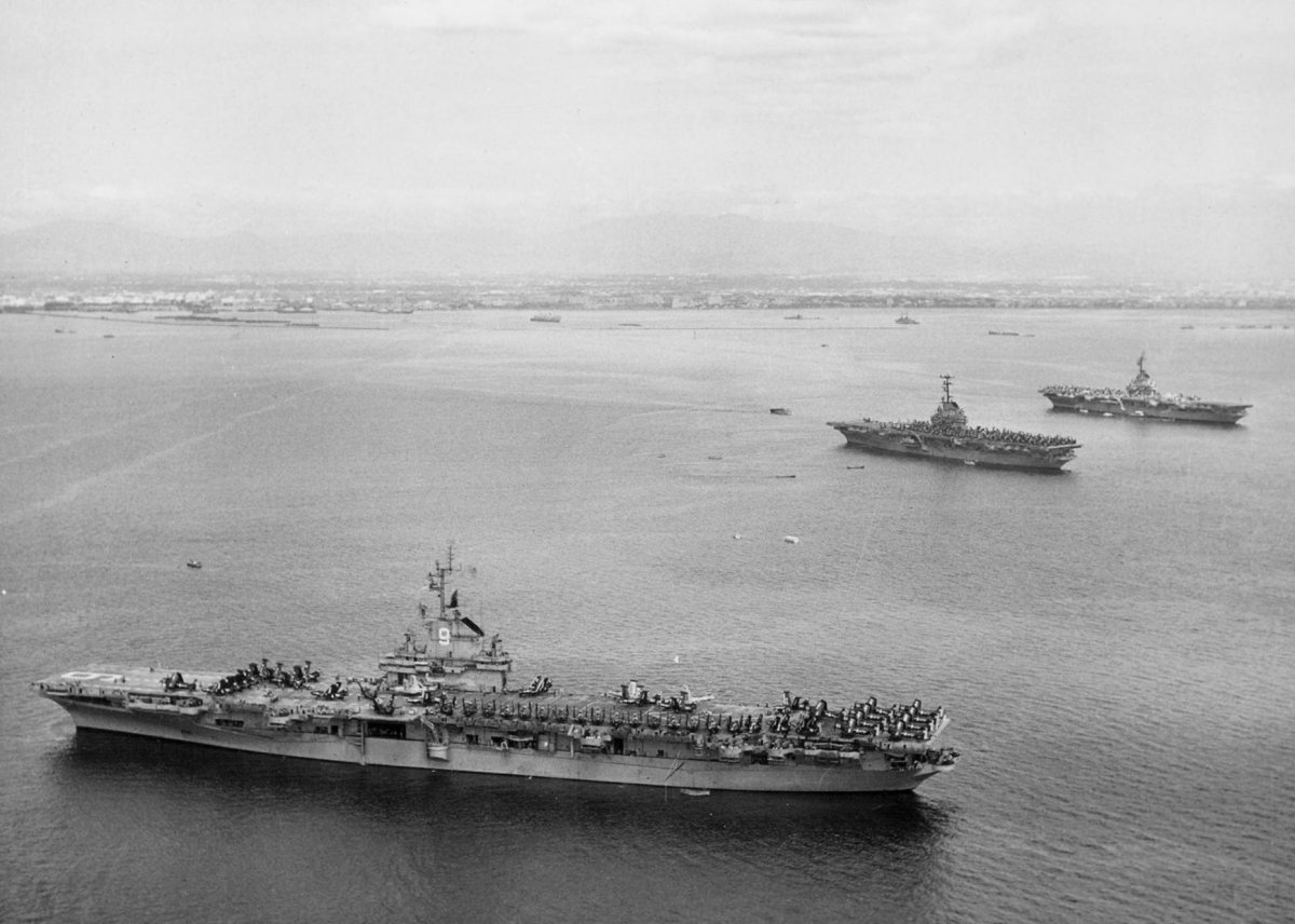 Авианосец Эссекс CV-9