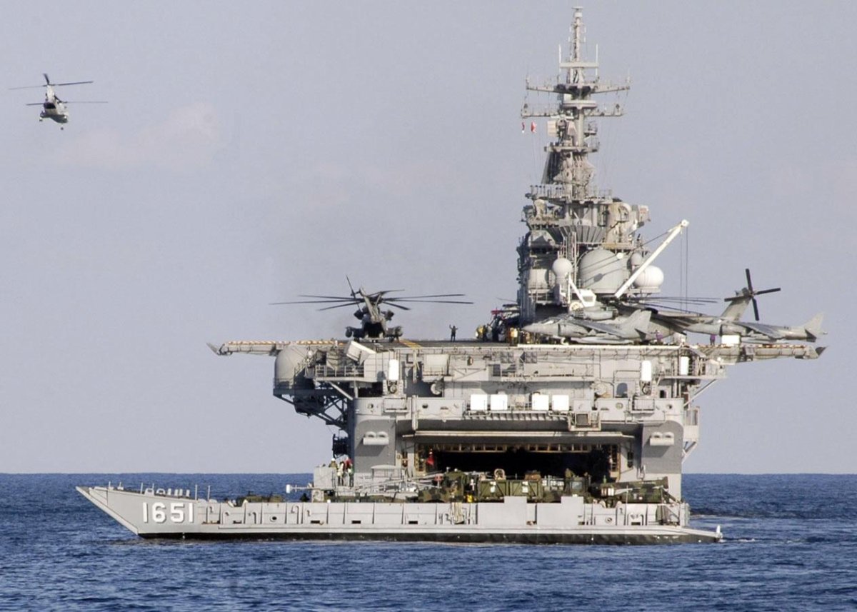 USS «Эссекс» (LHD-2)