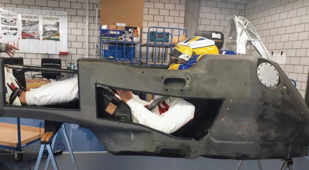 Кокпит формулы 1