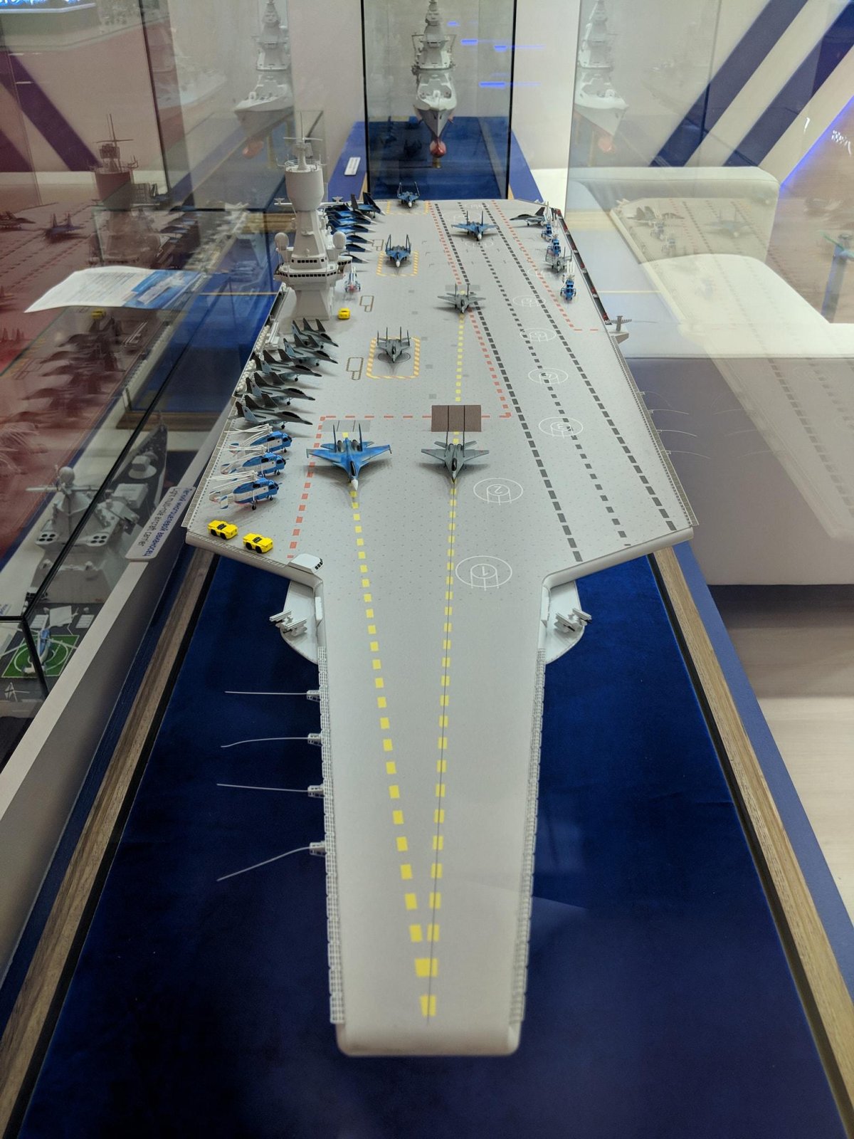 Авианосец шторм