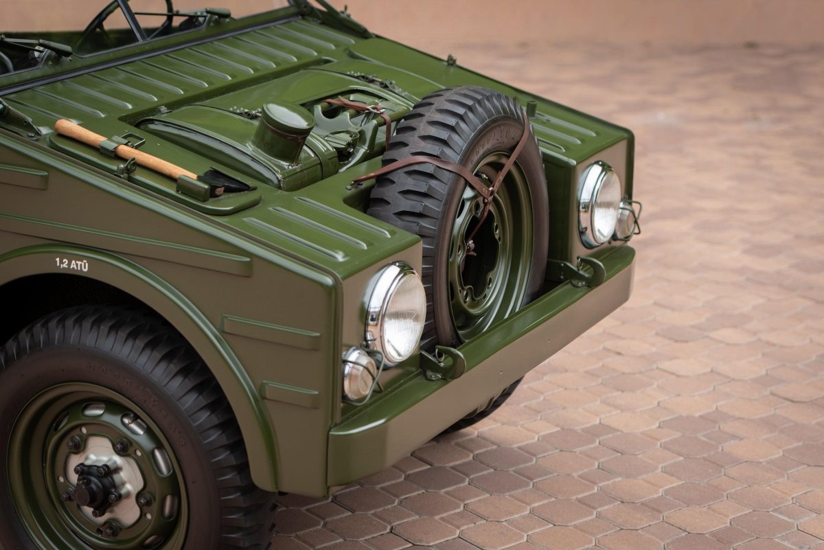 Армейский джип с вооружением