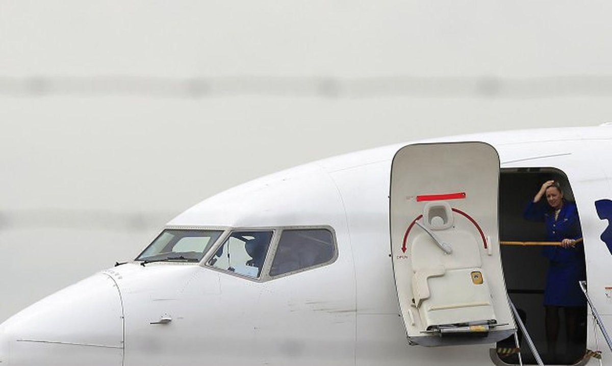 Дверь самолета Боинг 737