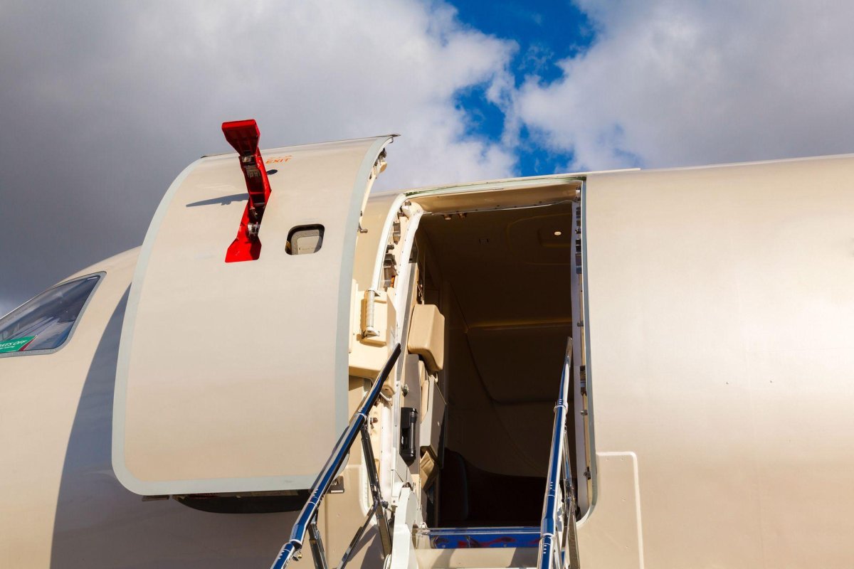 Airbus a320 дверь