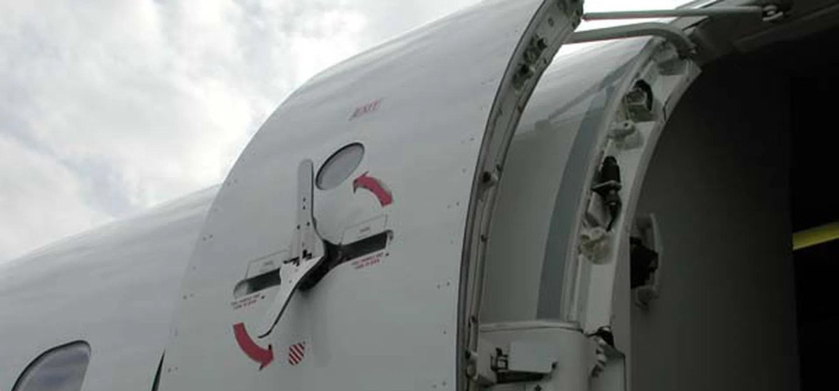 Дверь Боинга 737