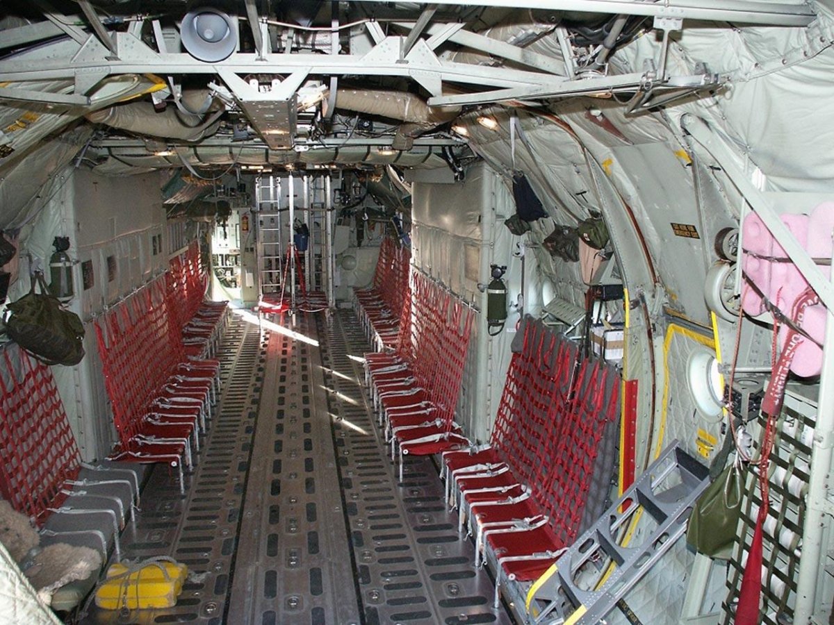 C 130h Hercules грузовая кабина