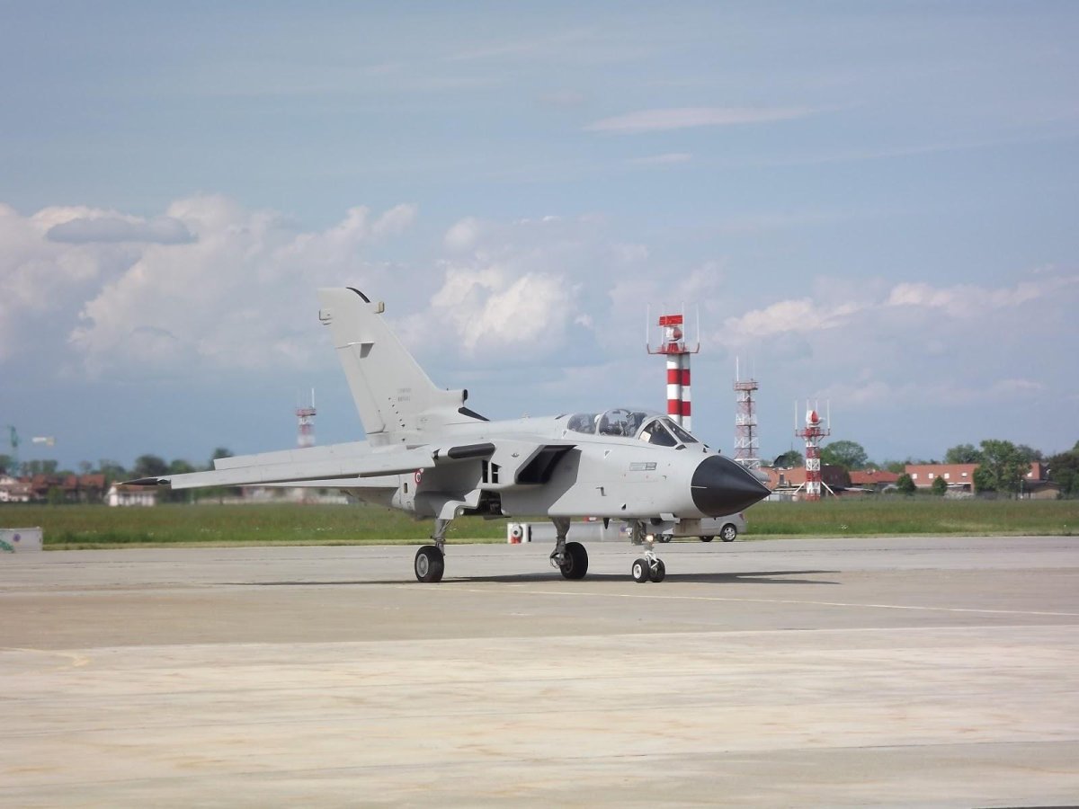 Торнадо самолет ВВС Италии