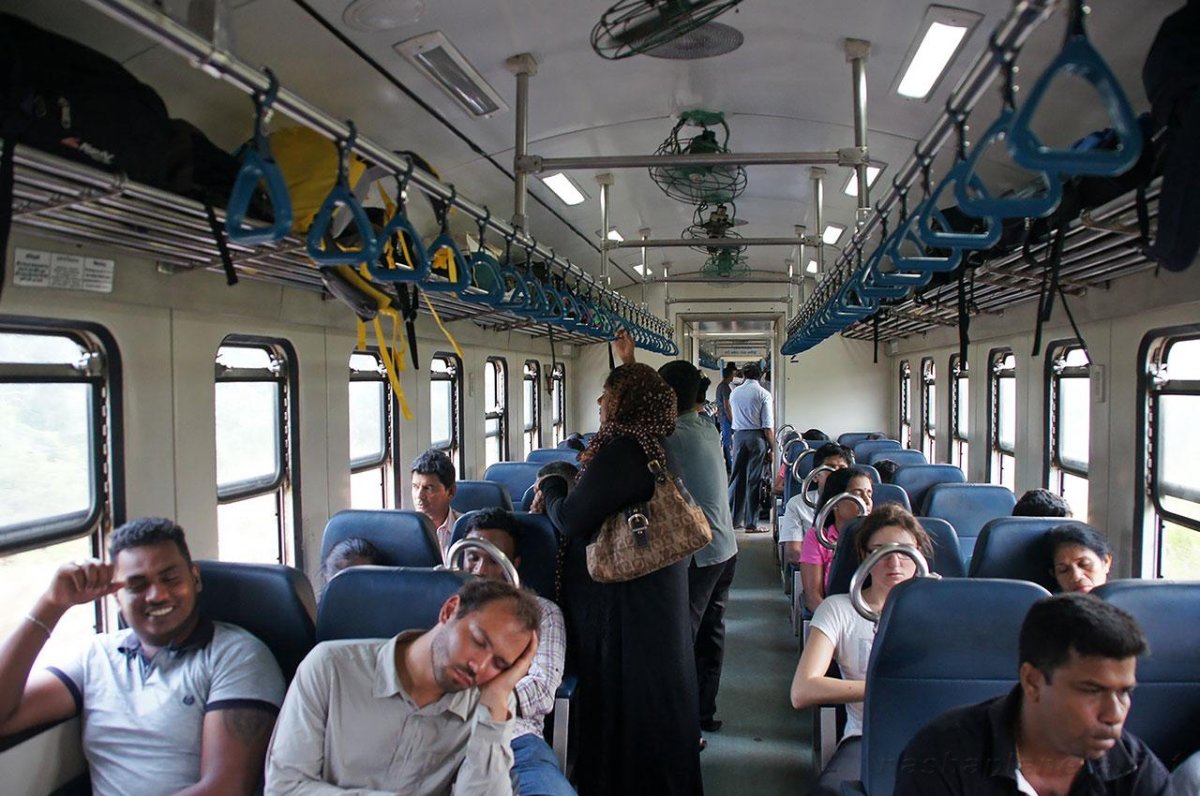 Туристический поезд Сочи Гагра сидячий вагон