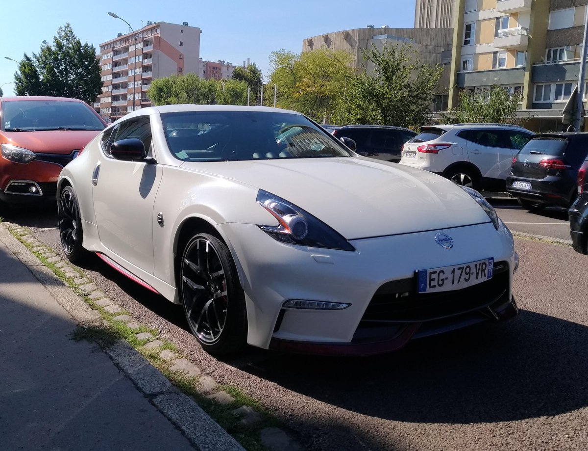 Nissan 375z