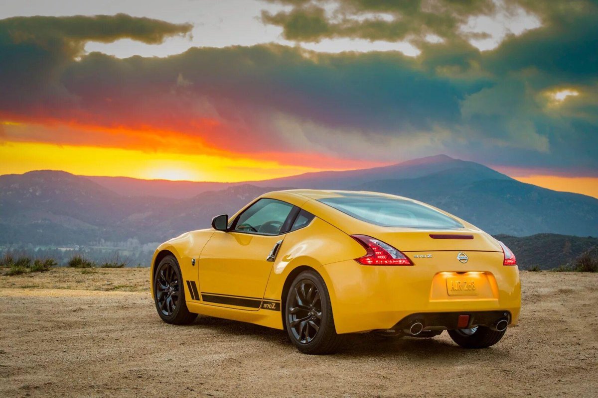 Nissan спорткар 370z