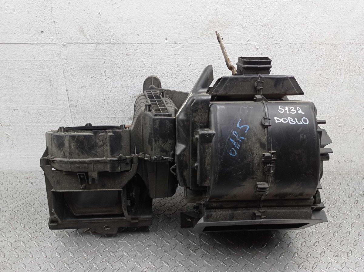 2223138 Корпус печки