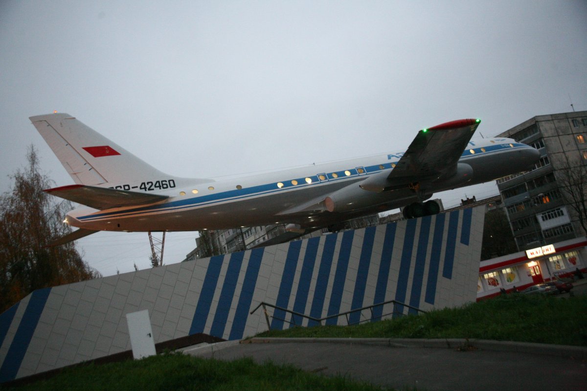 Рыбинск памятник самолету ту-104а