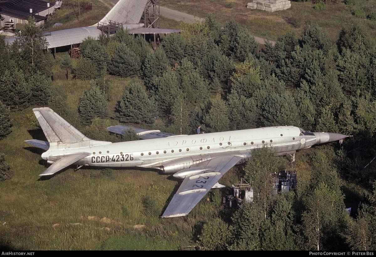 Самолет ту 104