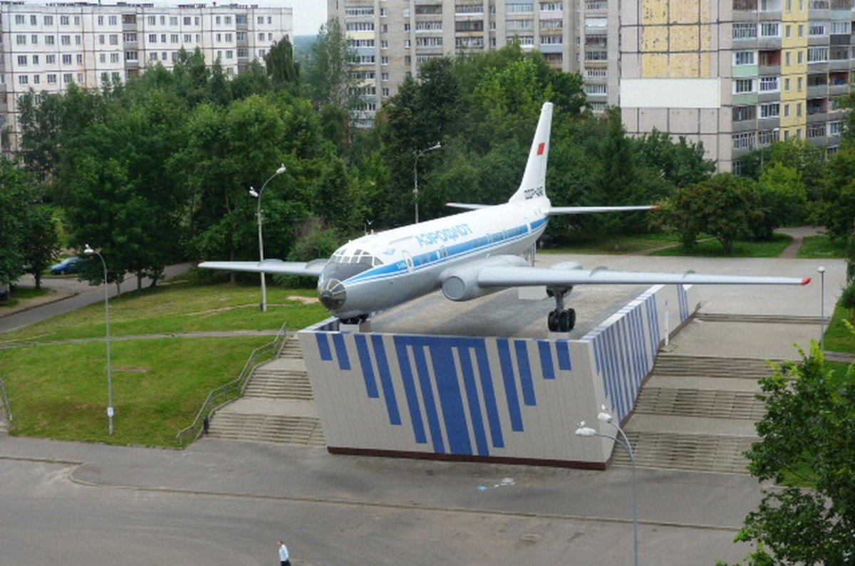 Рыбинск памятник самолету ту-104а