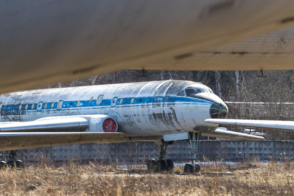 Самолет ту 104