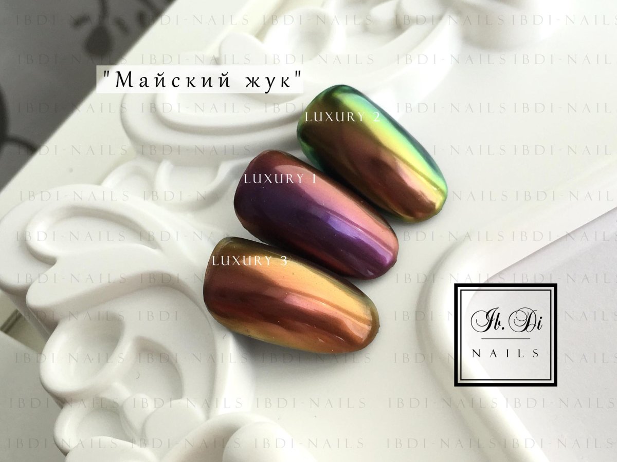 Фото девушек с макияжем и маникюром с втиркой Майский Жук