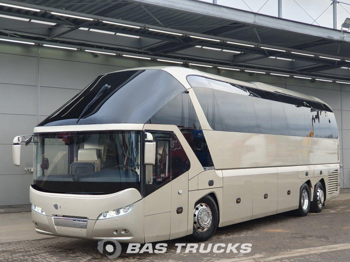 Автобус Neoplan Starliner