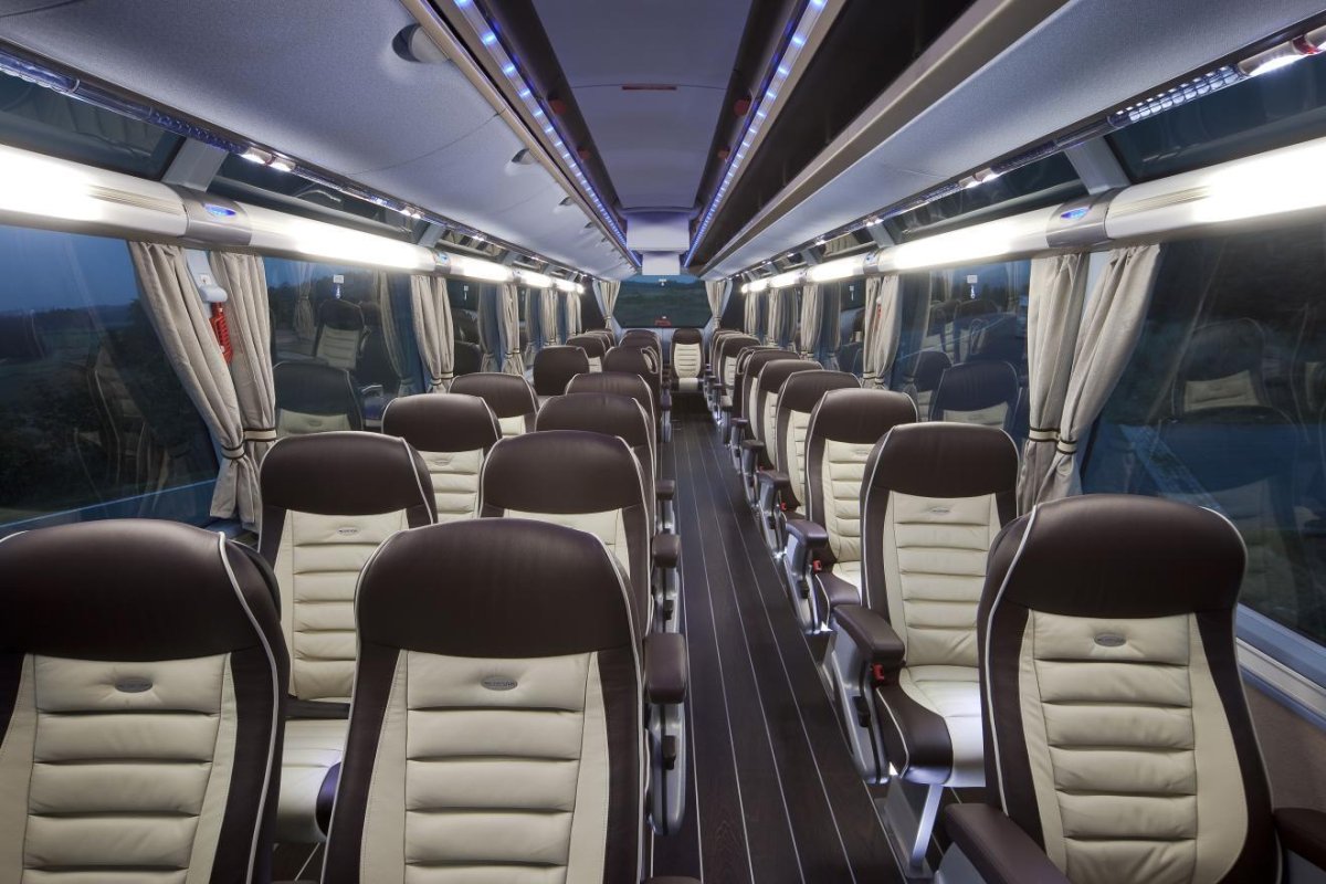 Автобус Neoplan Cityliner салон