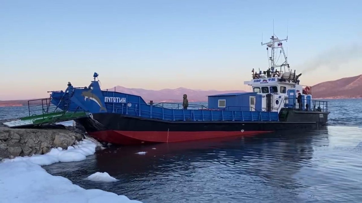 Остров Путятин баржа