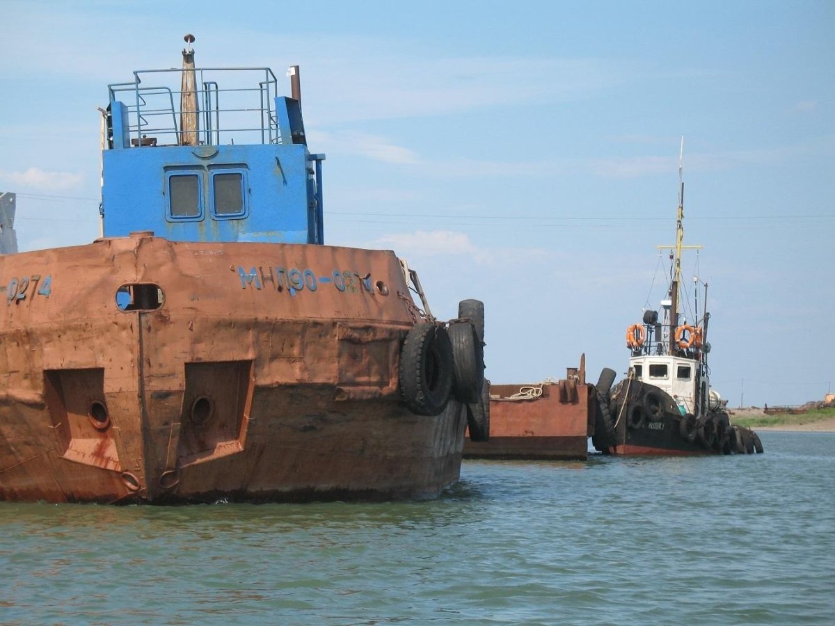 Морской несамоходный плашкоут МНП-90