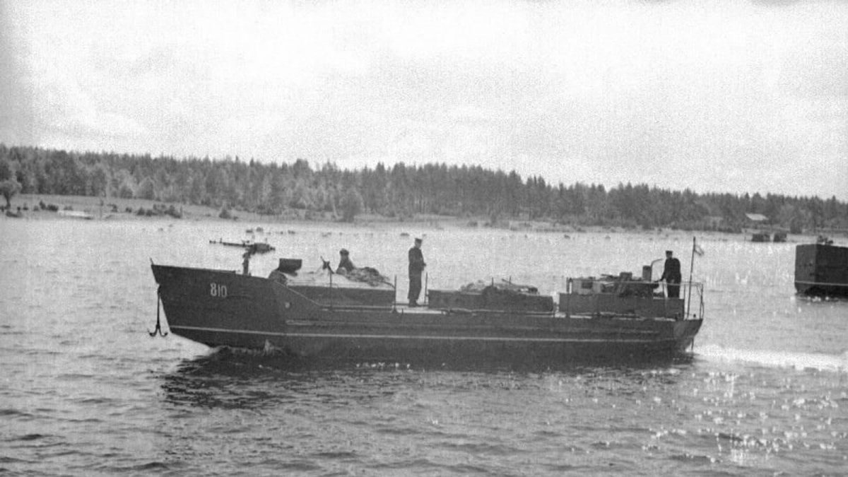 Самоходный плашкоут Ладога