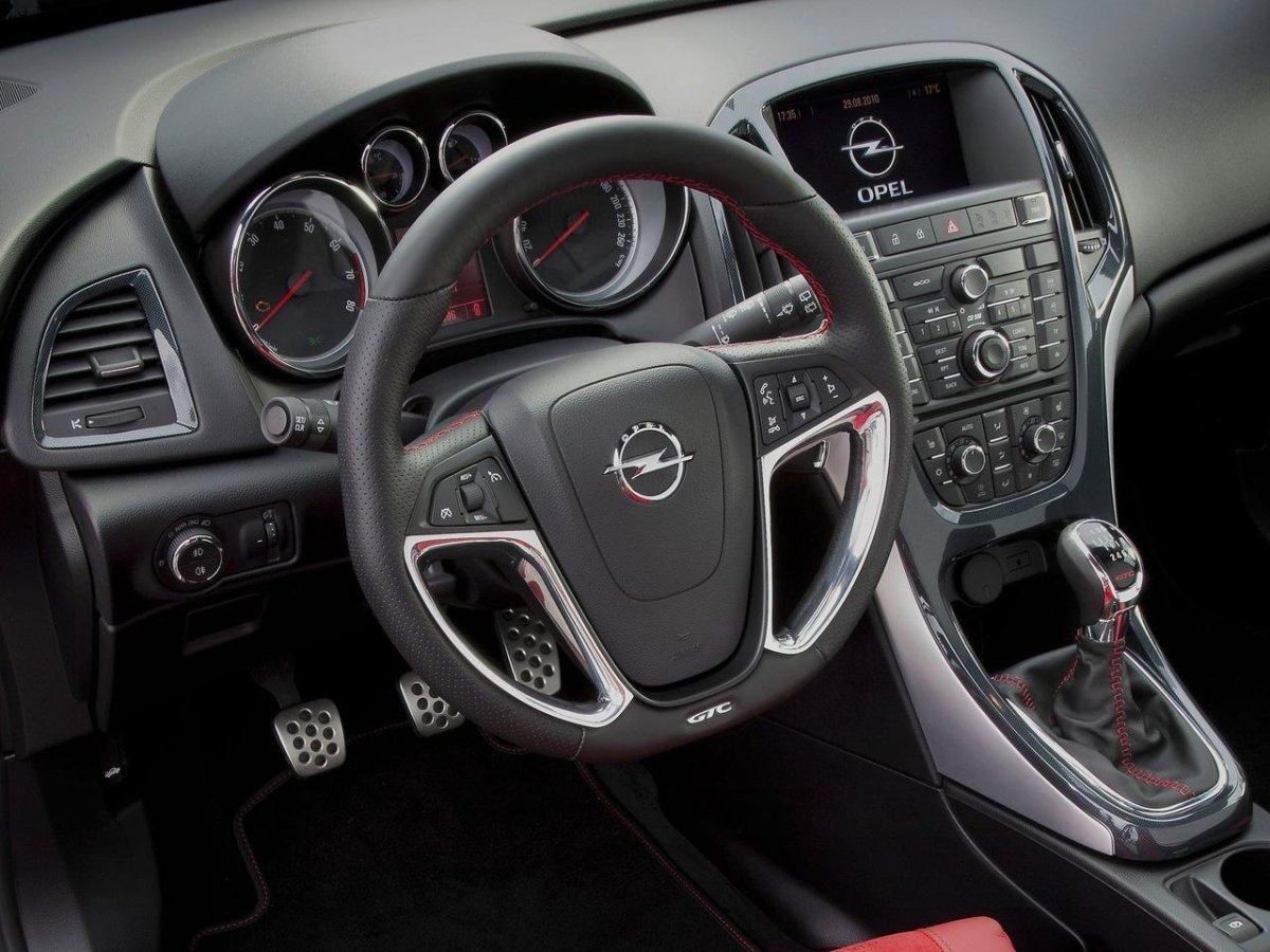 Opel Astra GTC салон