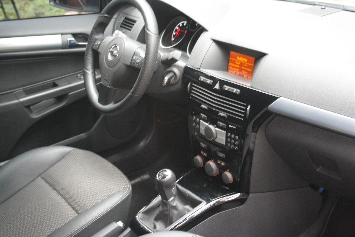 Opel Astra 2008 салон