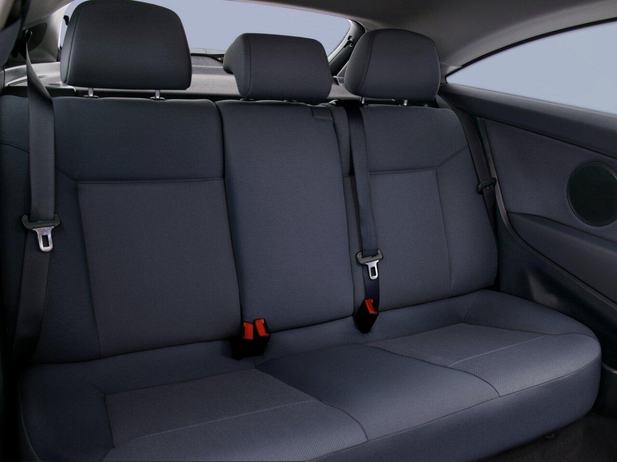 Opel Astra GTC салон сзади