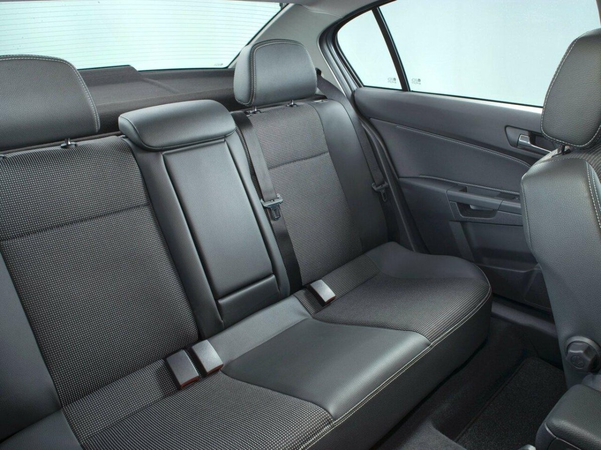 Опель Астра 2007 салон сзади