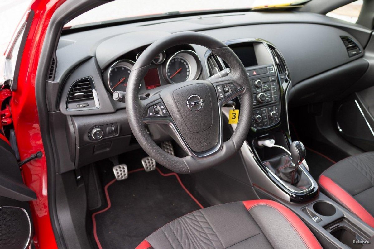 Opel Astra GTC салон