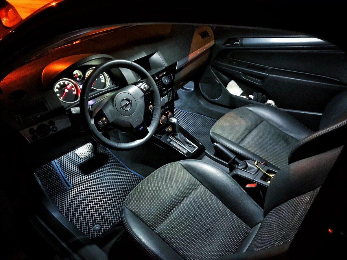 Opel Astra h GTC салон