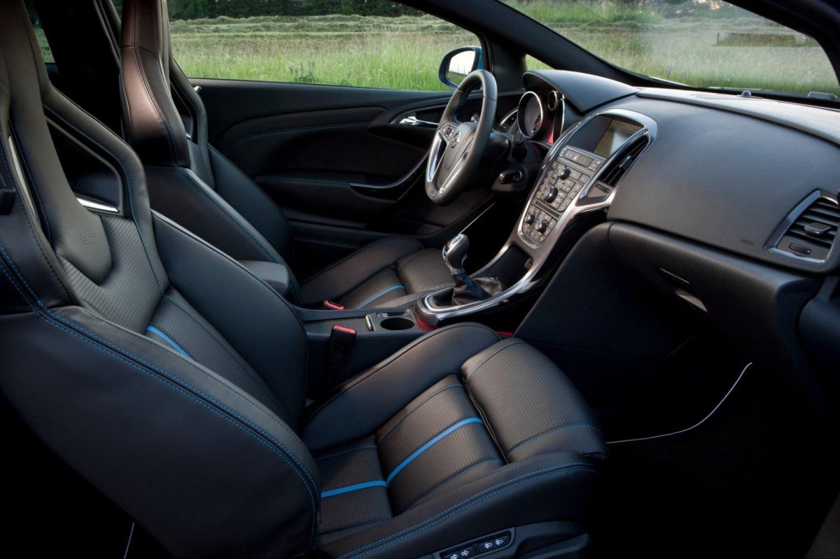 Опель Астра j OPC салон