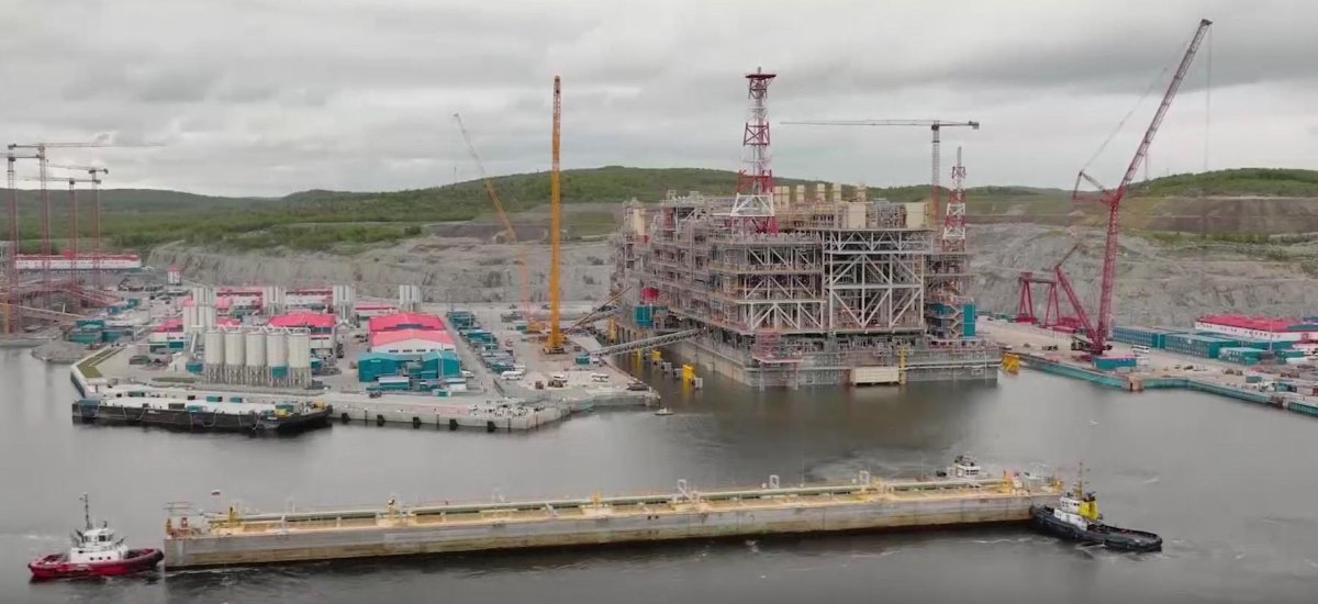 Плавучий завод в Мурманске