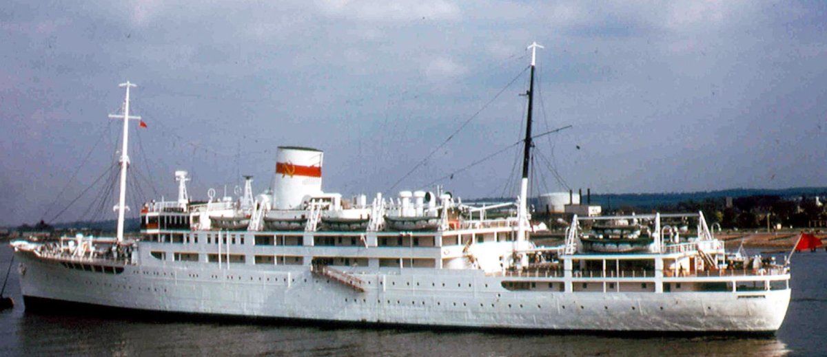 Теплоход Вячеслав Молотов