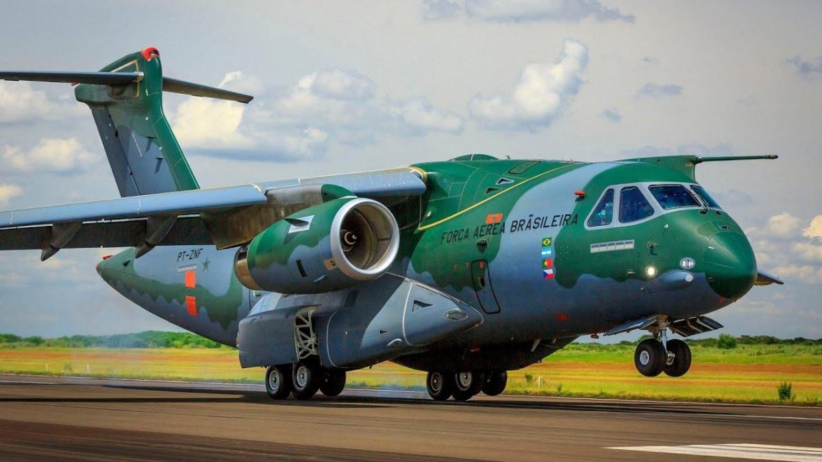 Самолет Embraer Kc-390