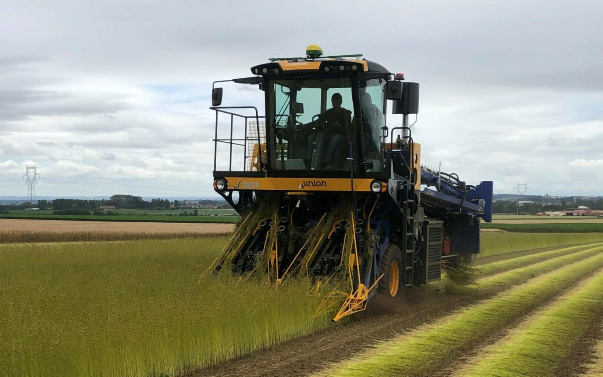 Самоходный льноуборочный комбайн