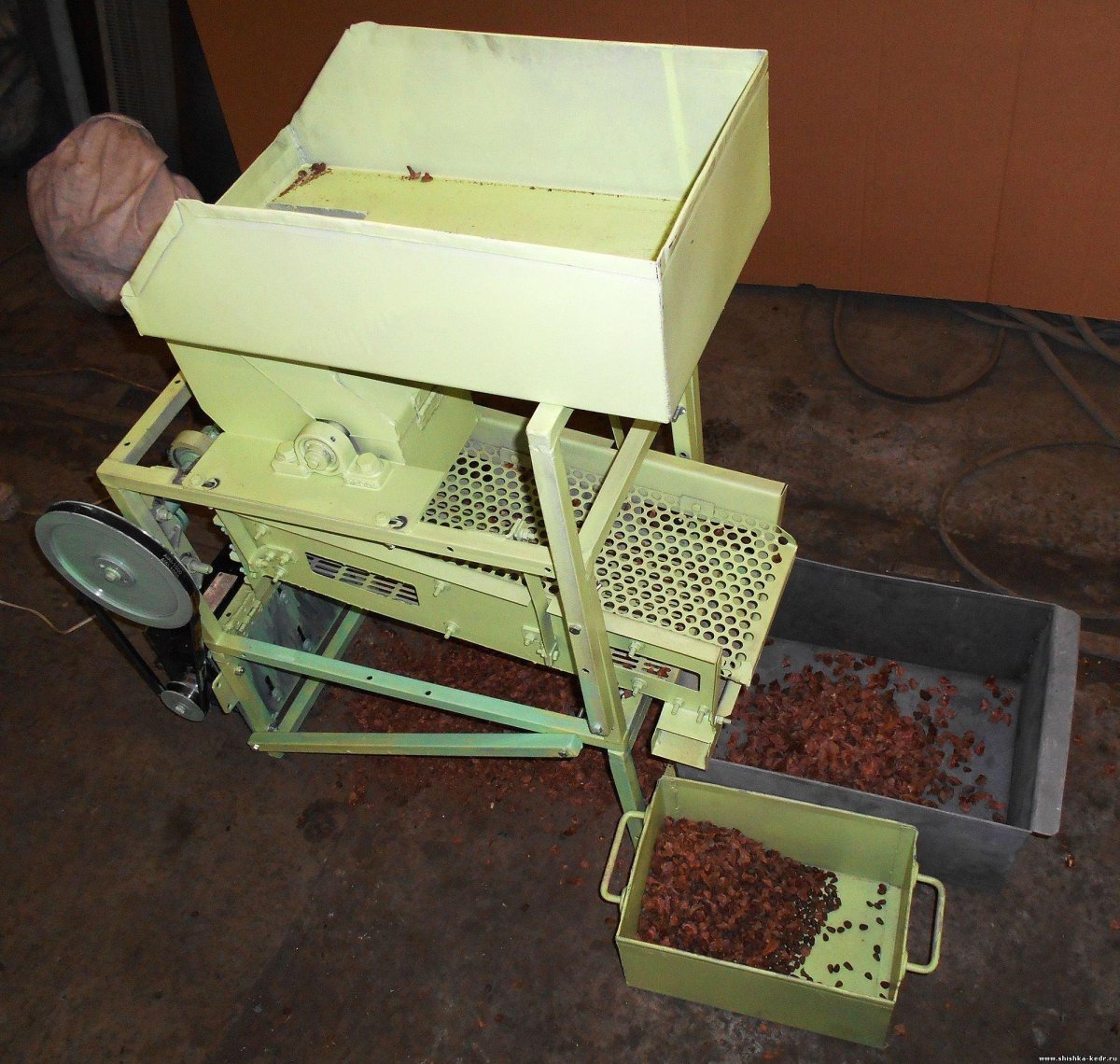 Машина для шелушения кедрового ореха STS 120