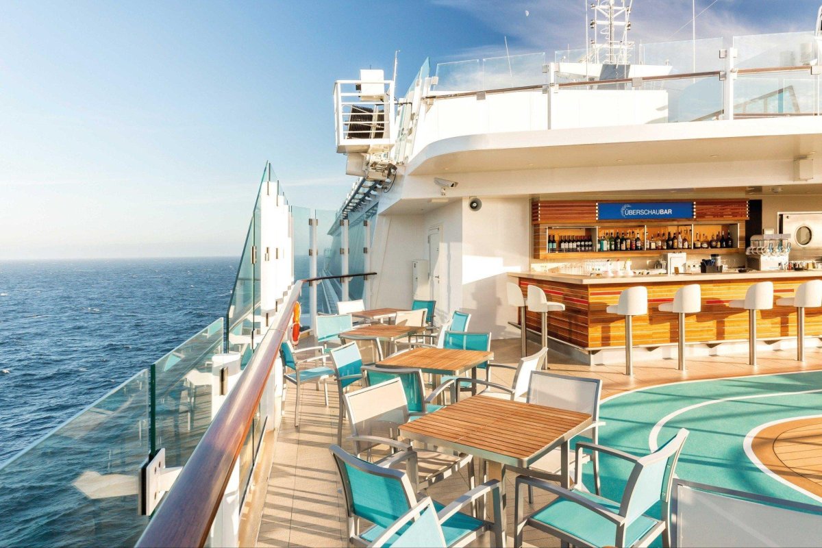 Верхняя палуба круизного лайнера