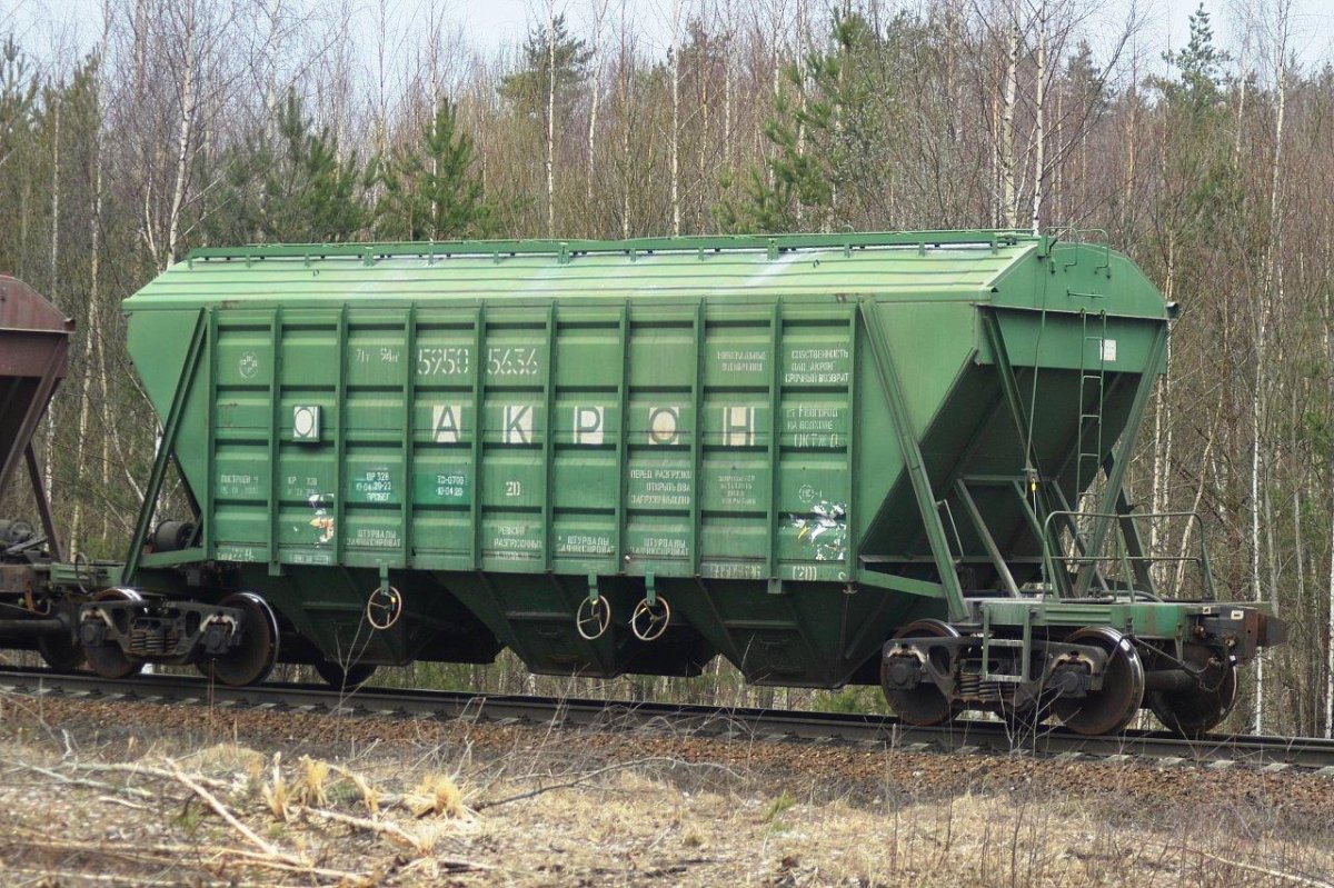 Как высыпают удобрение с вагонов