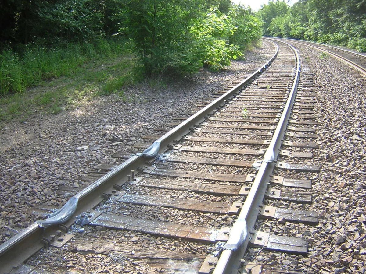 Пробуксовка рельсов колесами локомотивов